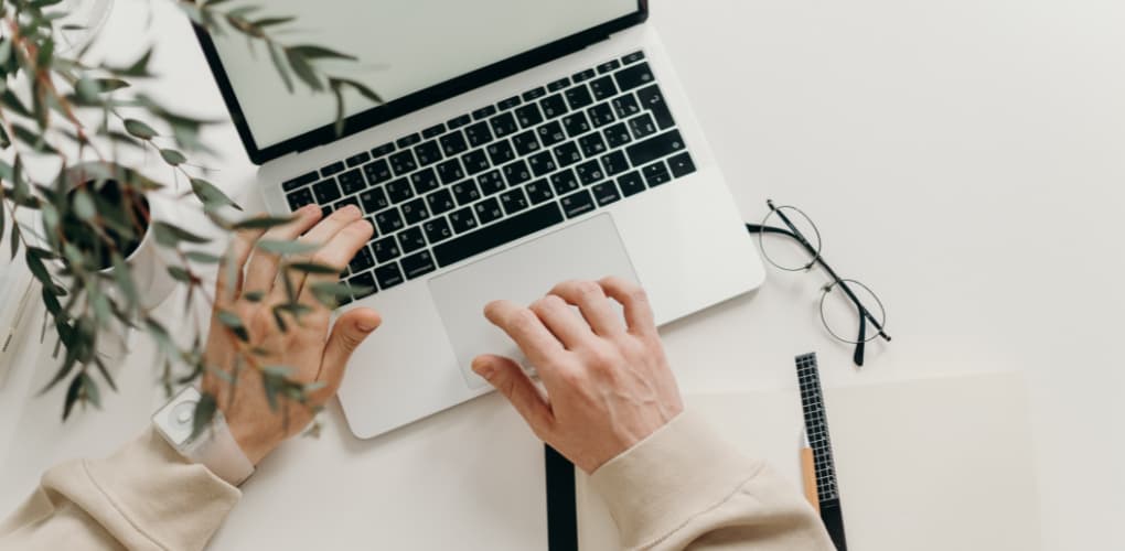advertising liability in dentistry article, dentist using computer